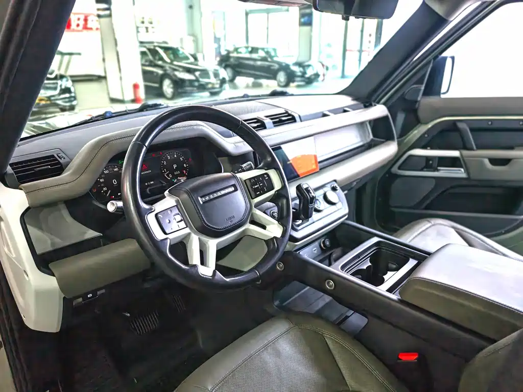 Land Rover Defender 2020 — фото 24
