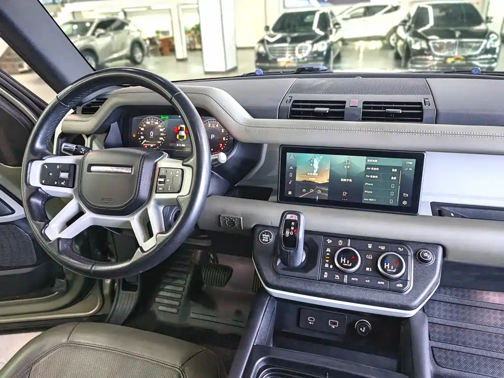 Land Rover Defender 2020 — фото 14