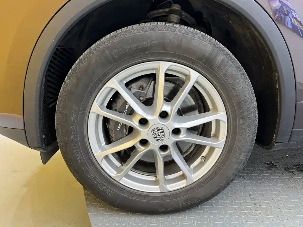 Porsche Cayenne 2016 — фото 10