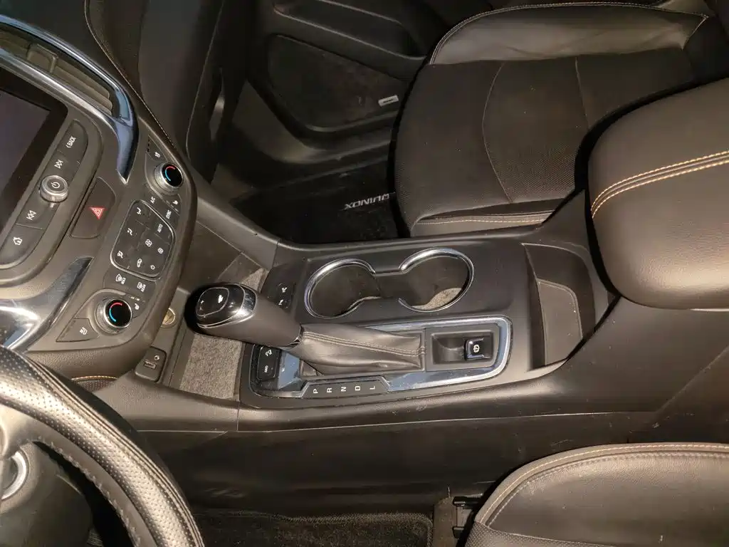 Chevrolet Equinox 2018 — фото 10