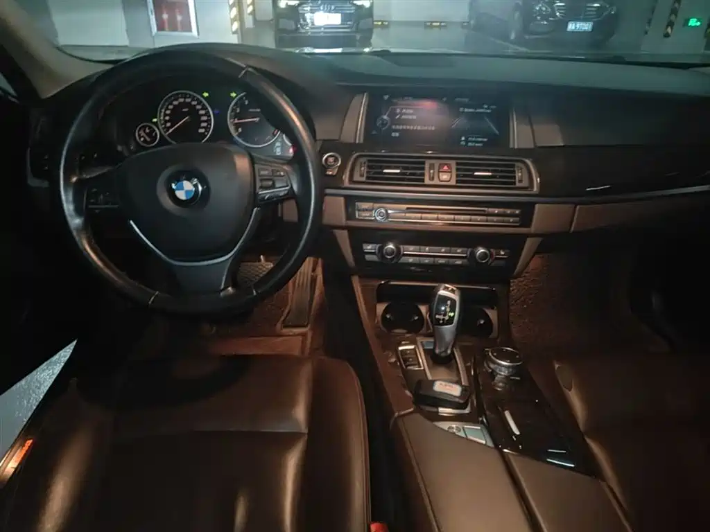 BMW 5 Series 2016 — фото 10