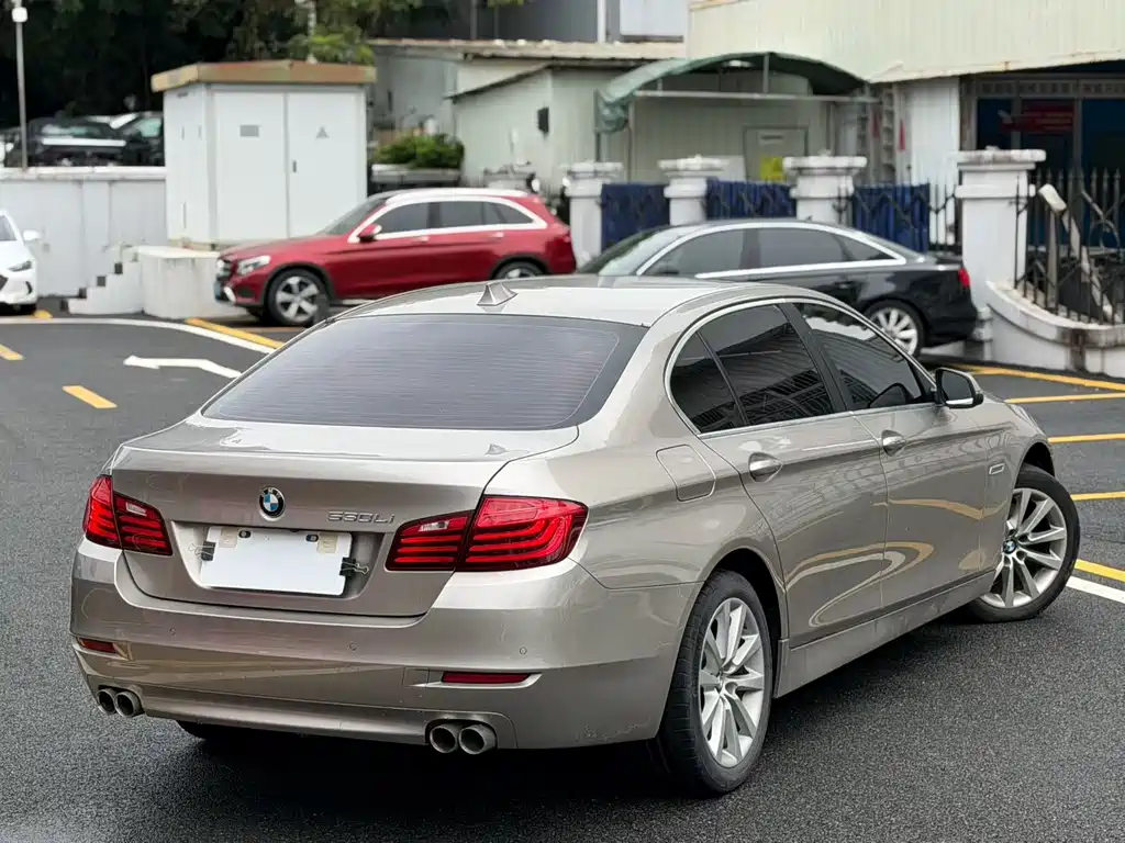 BMW 5 Series 2014 — фото 9