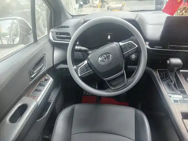 Toyota Granvia 2025