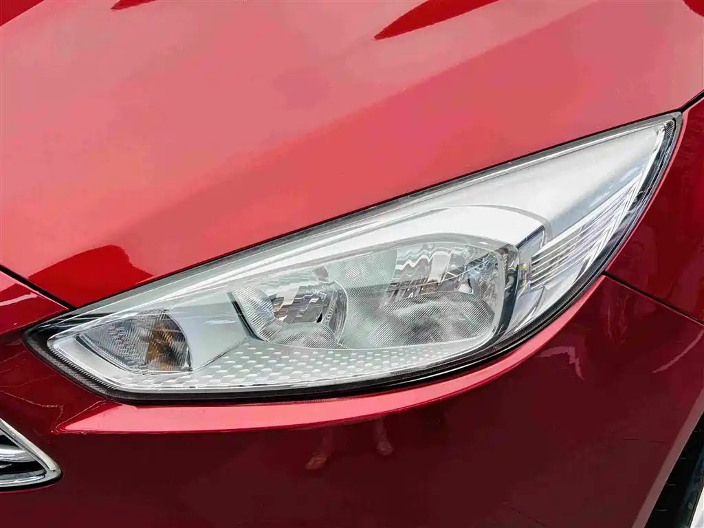 Ford Focus 2017 — фото 11