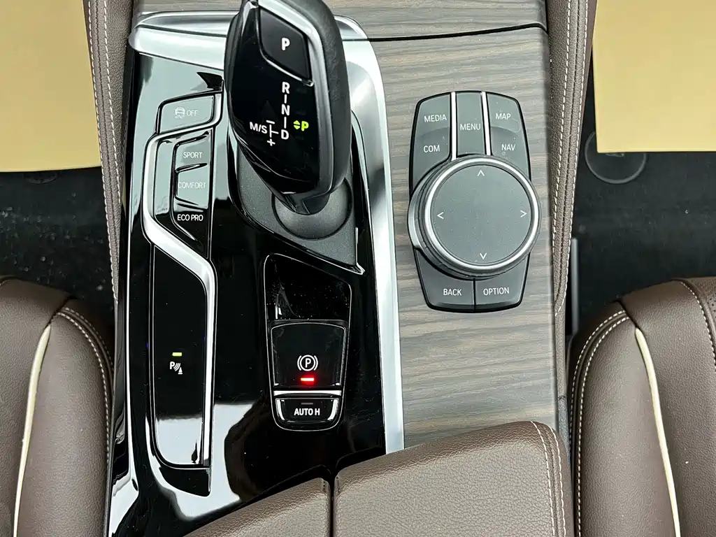 BMW 5 Series 2021 — фото 15