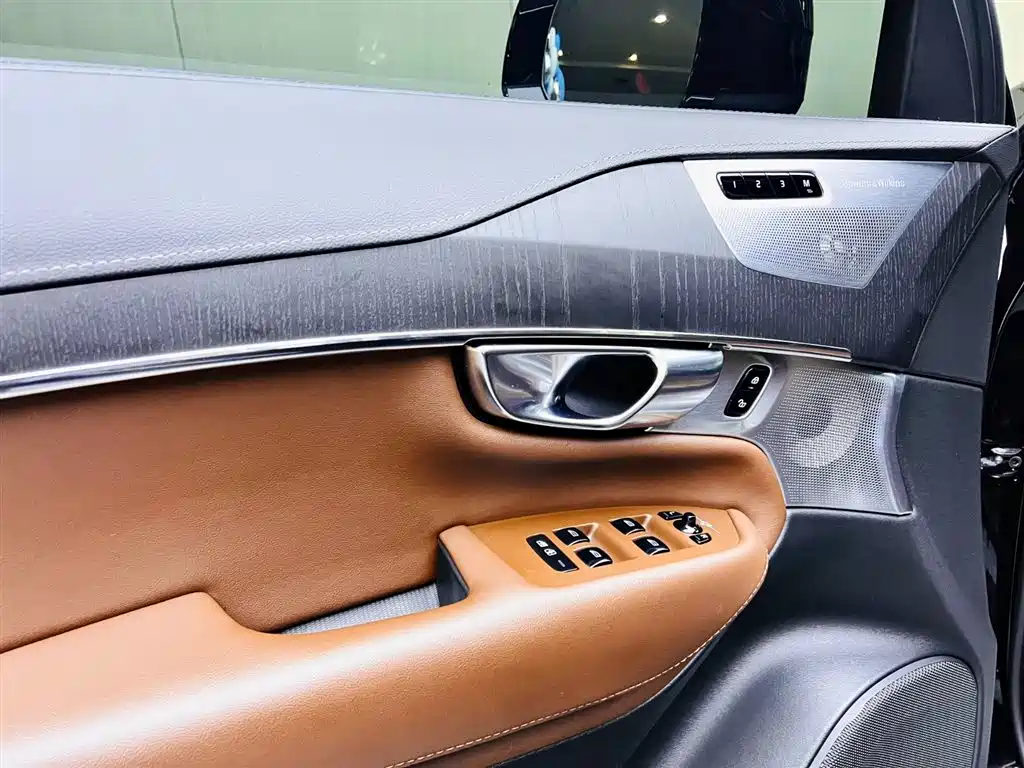 Volvo XC90 PHEV 2022 — фото 11