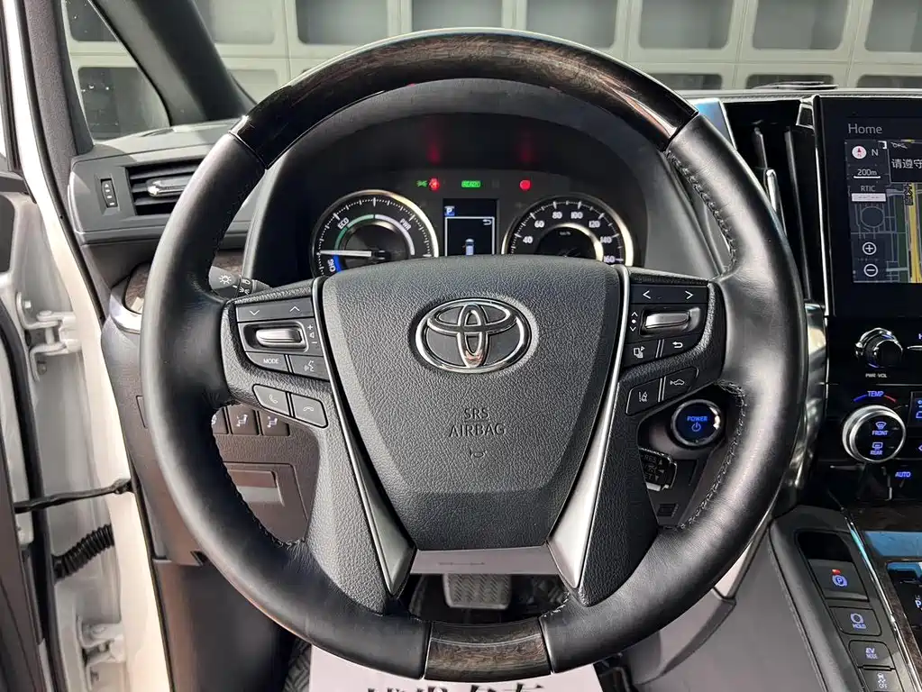 Toyota Alphard 2022 — фото 11