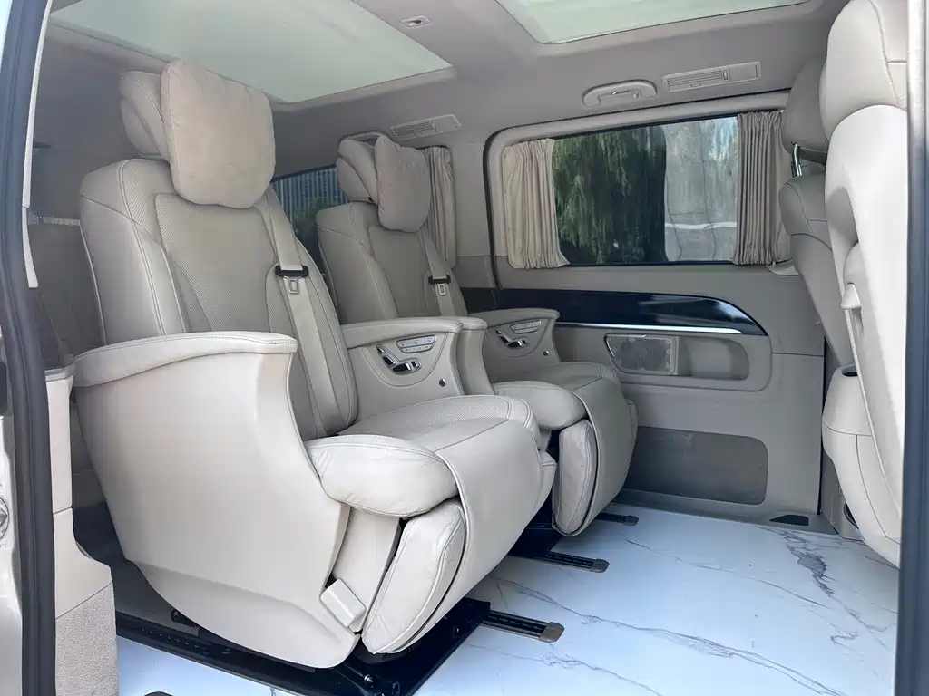 Mercedes-Benz V-Class 2017 — фото 12