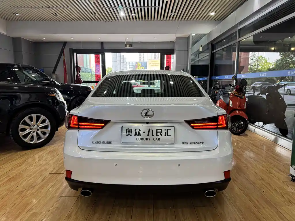Lexus IS 2015 — фото 14