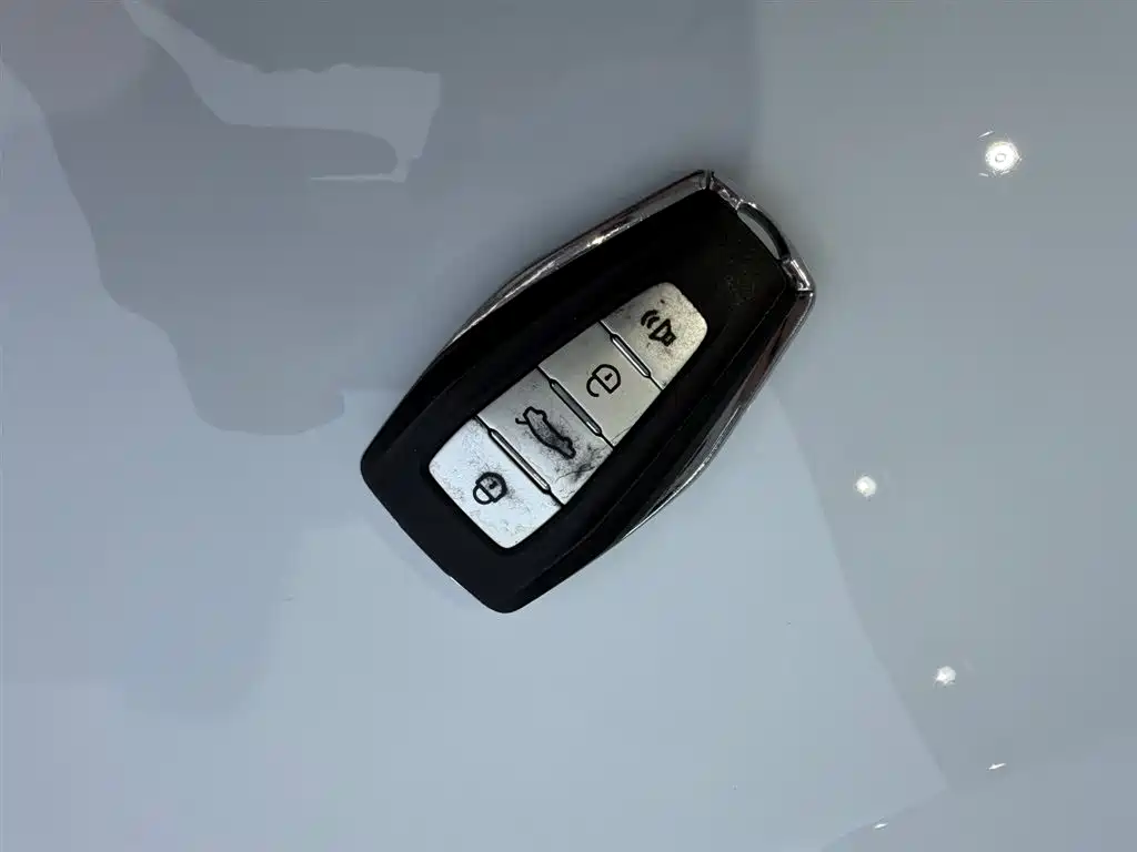 Geely Emgrand 2022