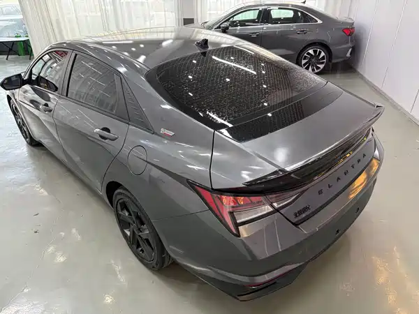 Hyundai Elantra 2022