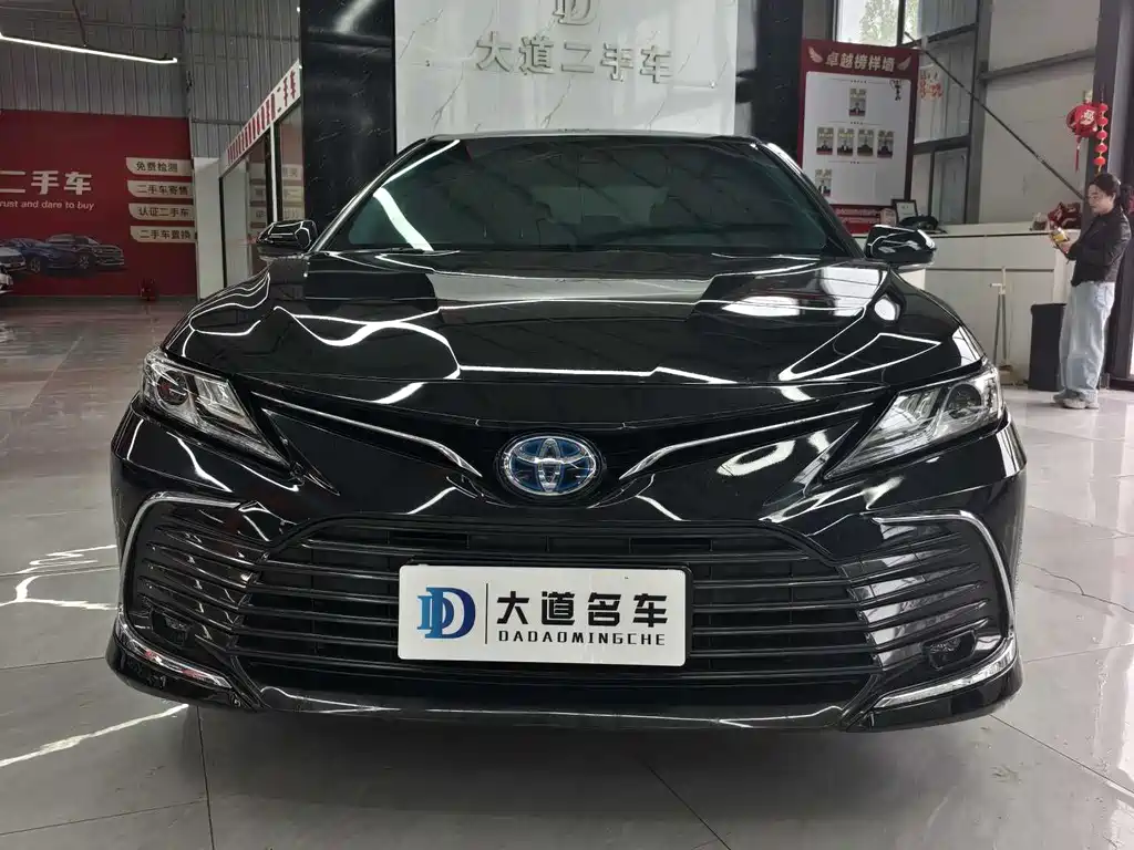 Toyota Camry 2022 — фото 2