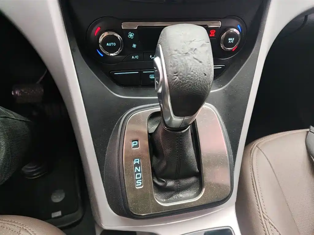 Ford Kuga 2016 — фото 14