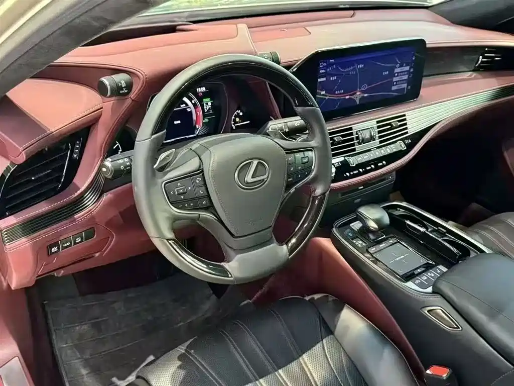 Lexus LS 2021