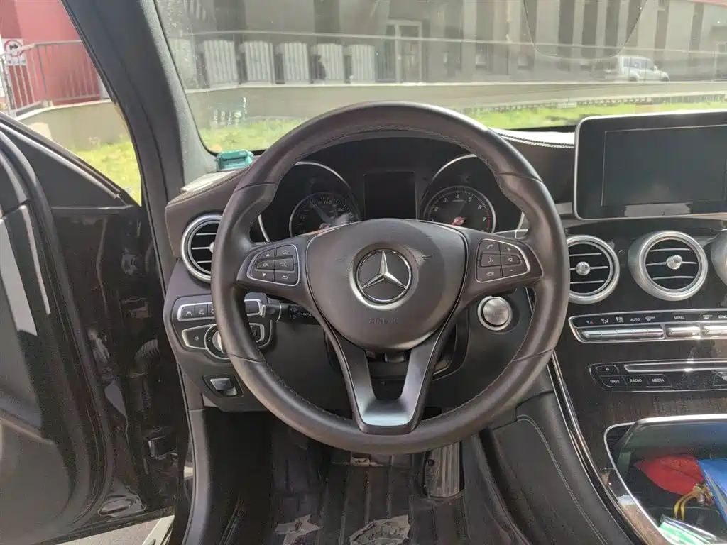 Mercedes-Benz GLC 2018 — фото 11