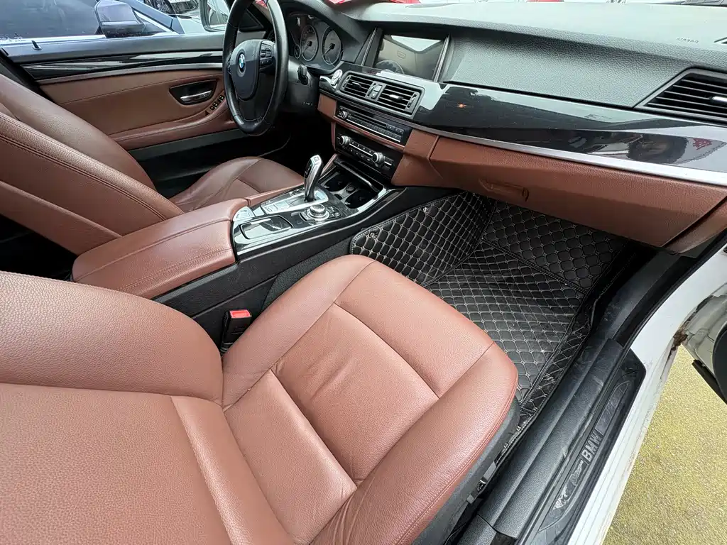 BMW 5 Series 2015 — фото 11
