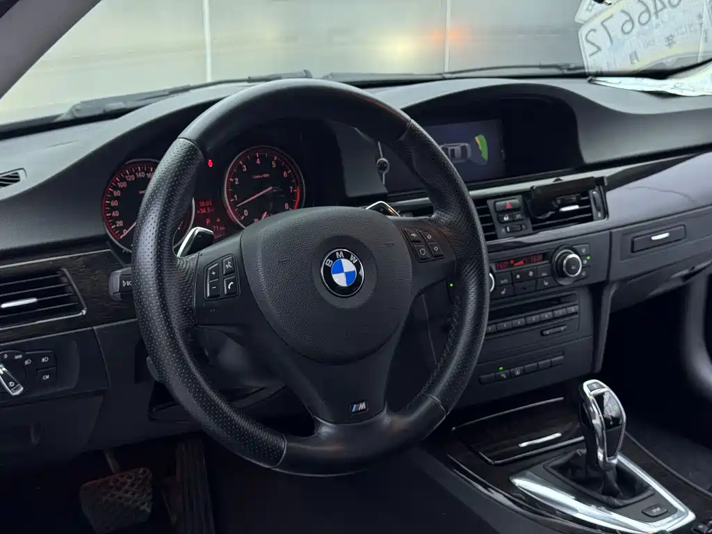 BMW 3 Series 2011 — фото 11