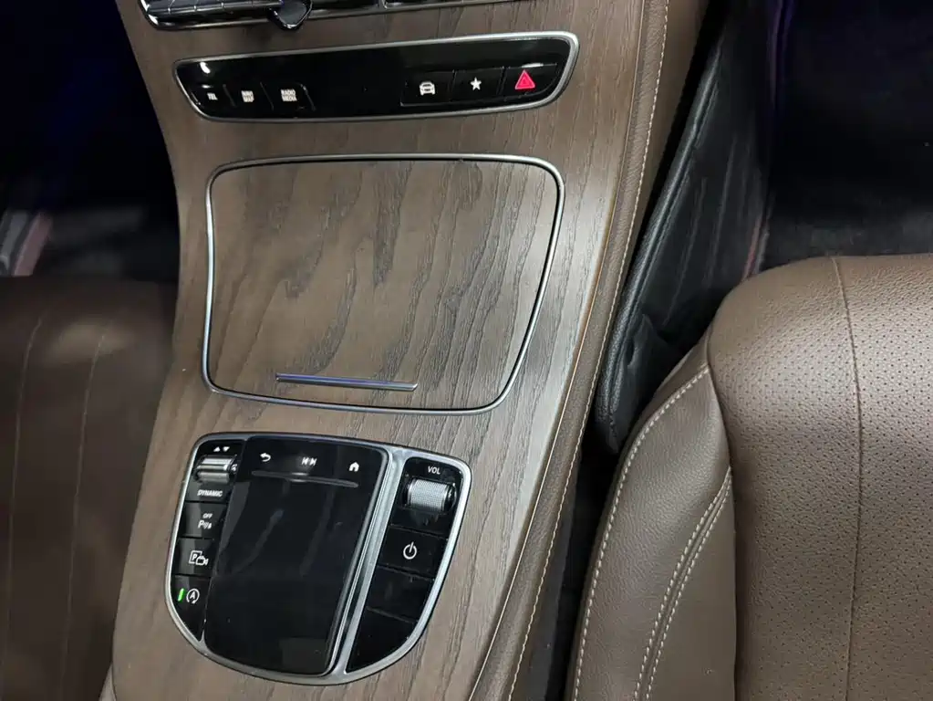 Mercedes-Benz E-Class 2022 — фото 13