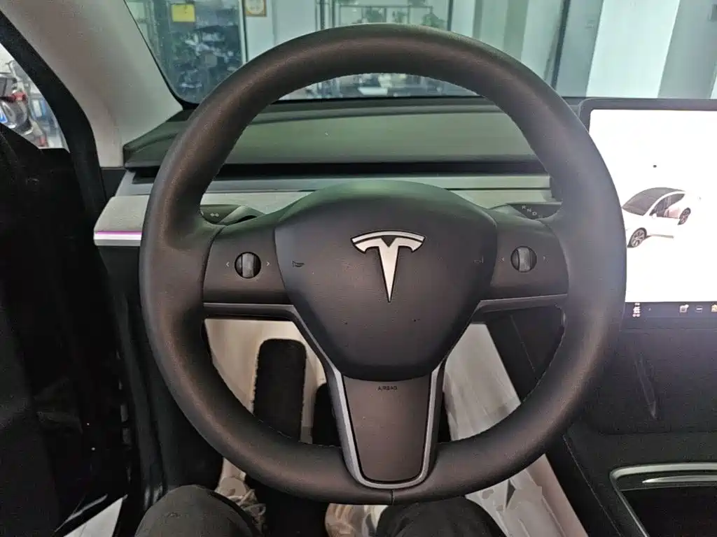 Tesla Model Y 2023 — фото 11