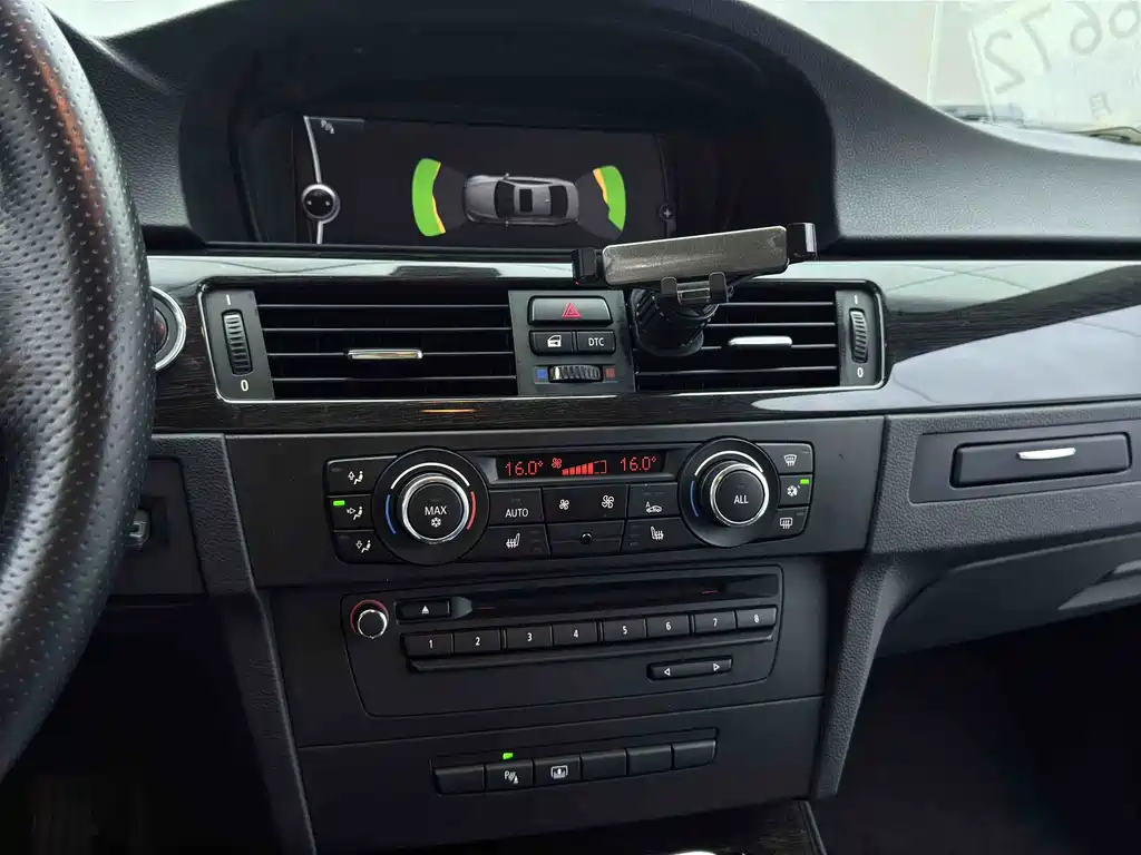 BMW 3 Series 2011 — фото 13