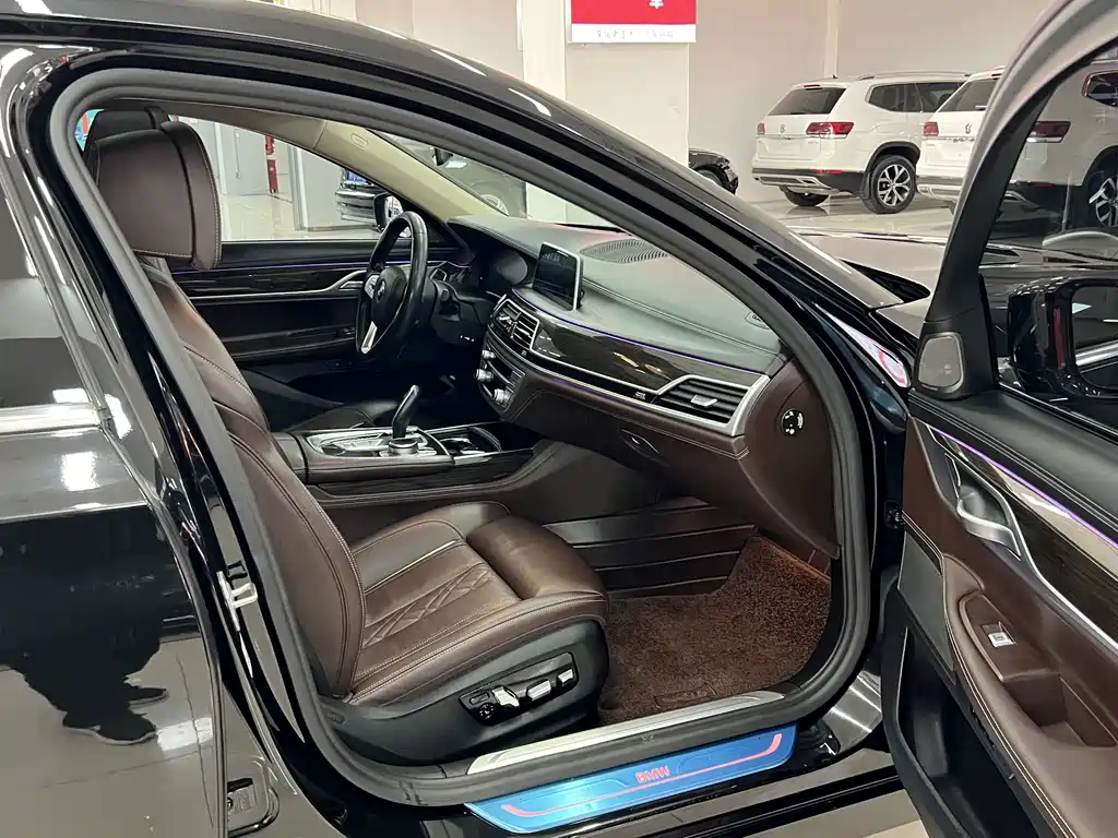 BMW 7 Series 2020 — фото 10