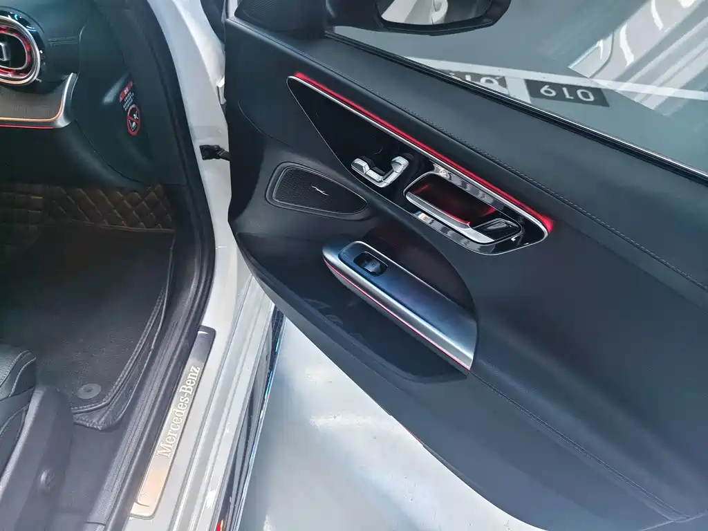 Mercedes-Benz C-Class 2023 — фото 21