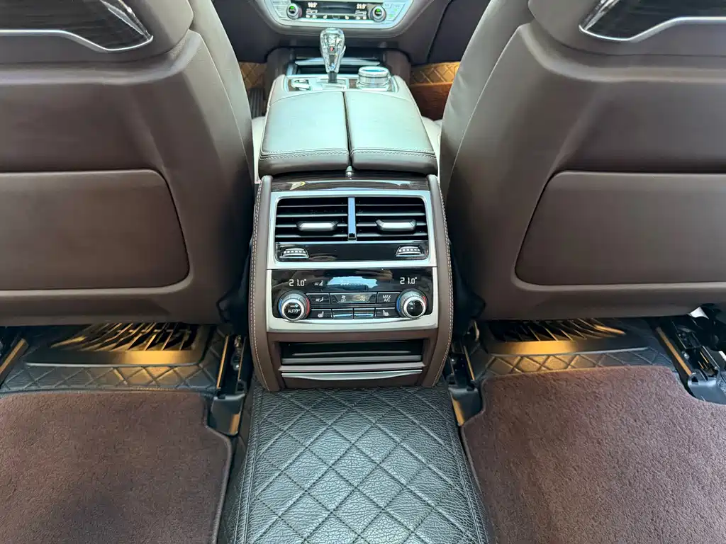 BMW 7 Series 2021 — фото 19
