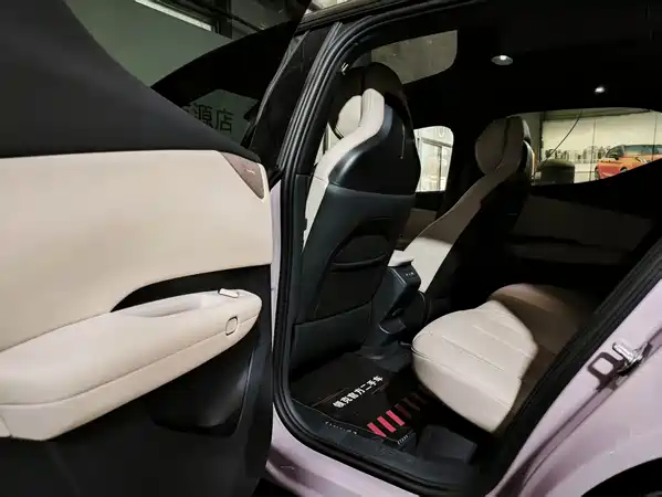 Lynk & Co Z20 2025