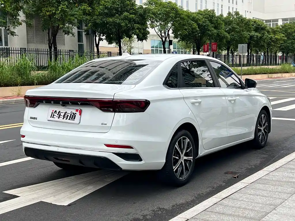 Geely Emgrand 2022 — фото 2