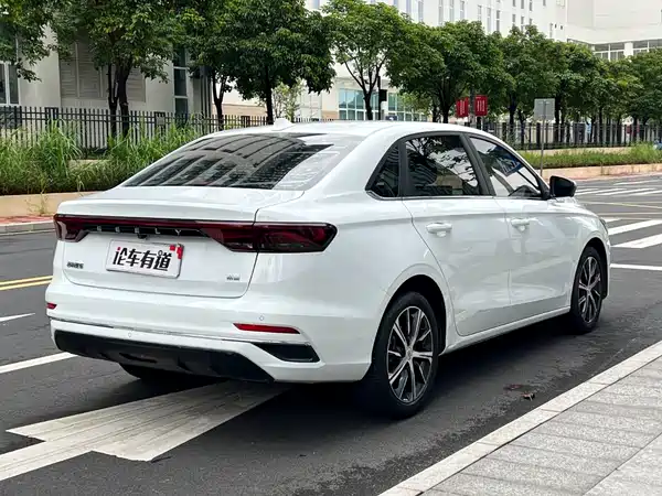 Geely Emgrand 2022