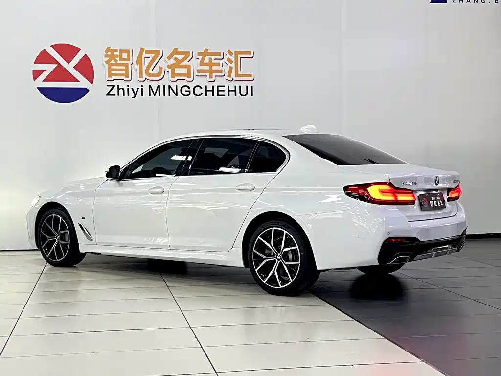BMW 5 Series 2022 — фото 12