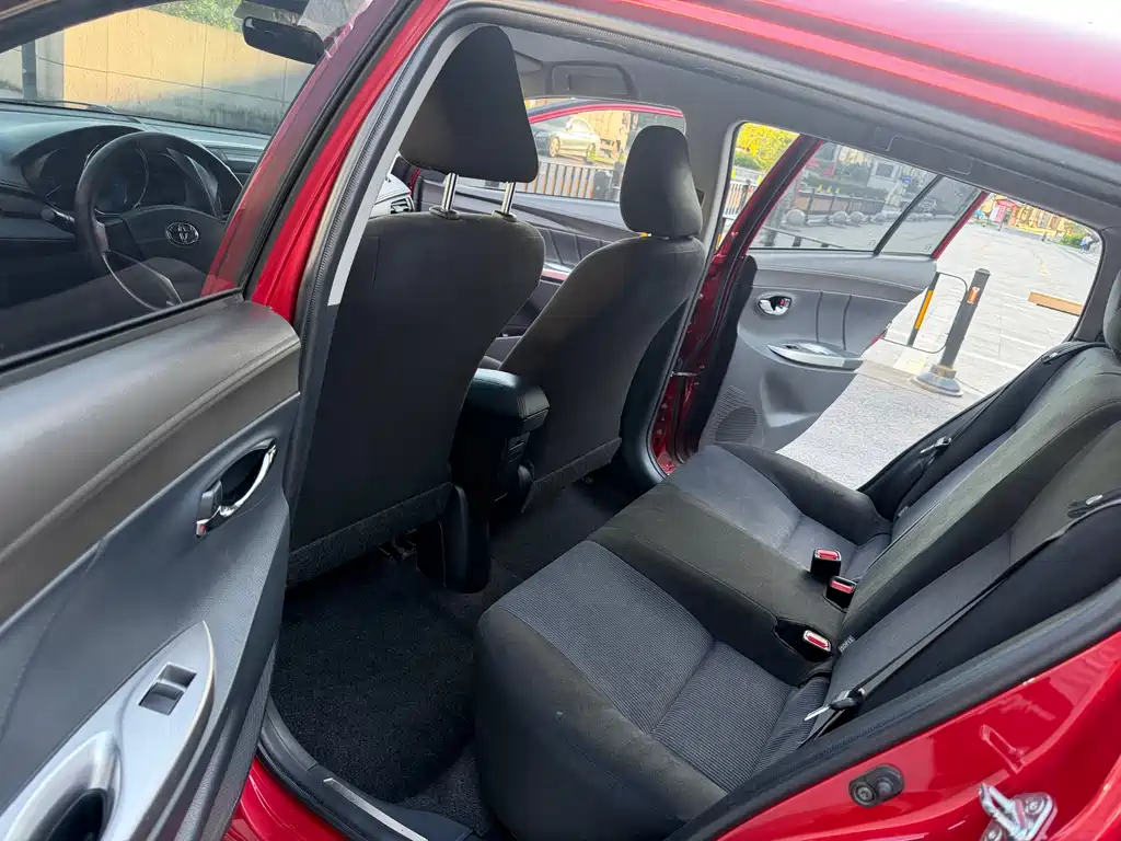 Toyota Yaris L 2016 — фото 10