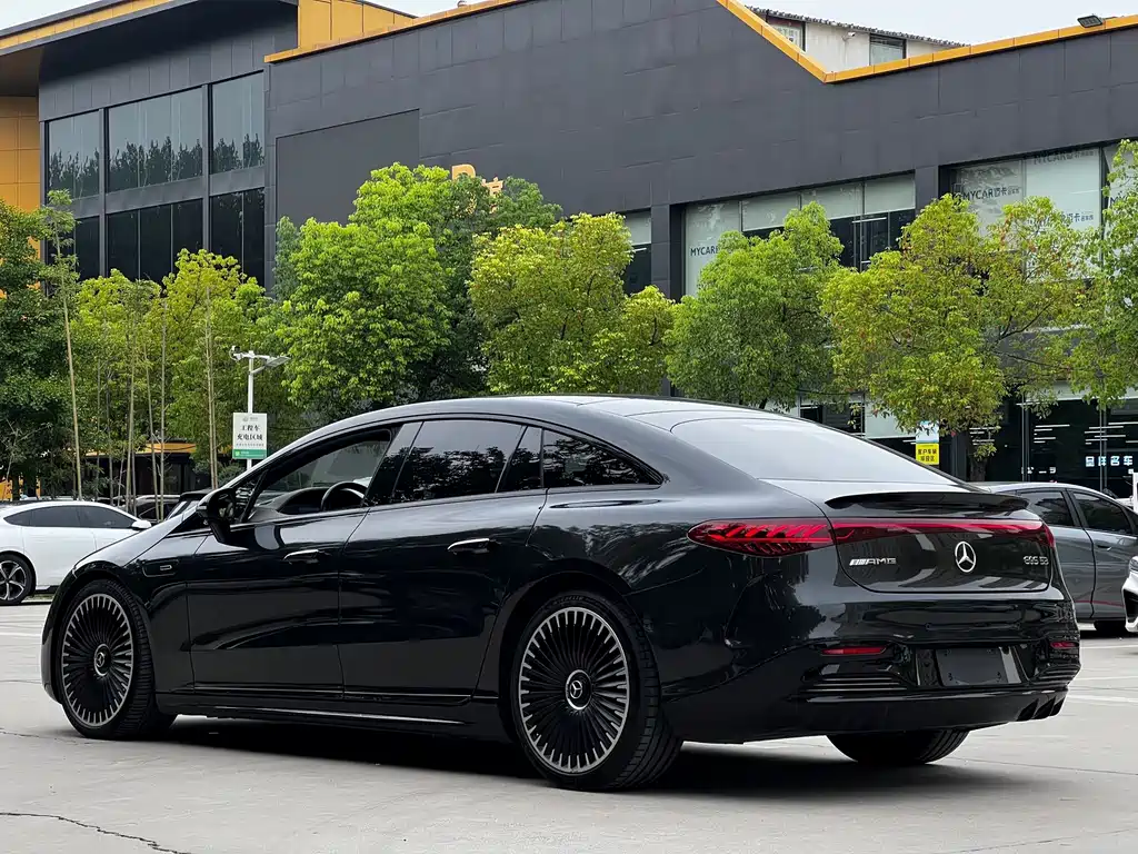 Mercedes-Benz EQS AMG 2023 — фото 3