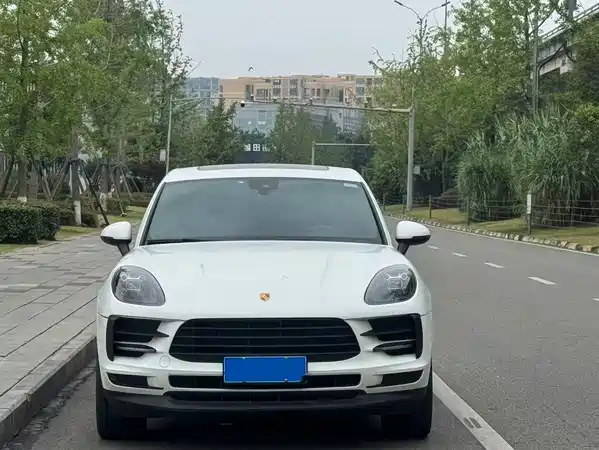 Porsche Macan 2021