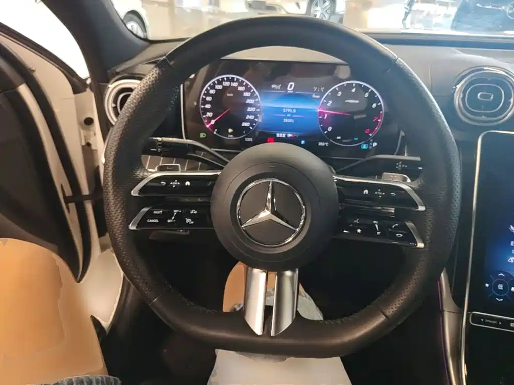 Mercedes-Benz C-Class 2023 — фото 17