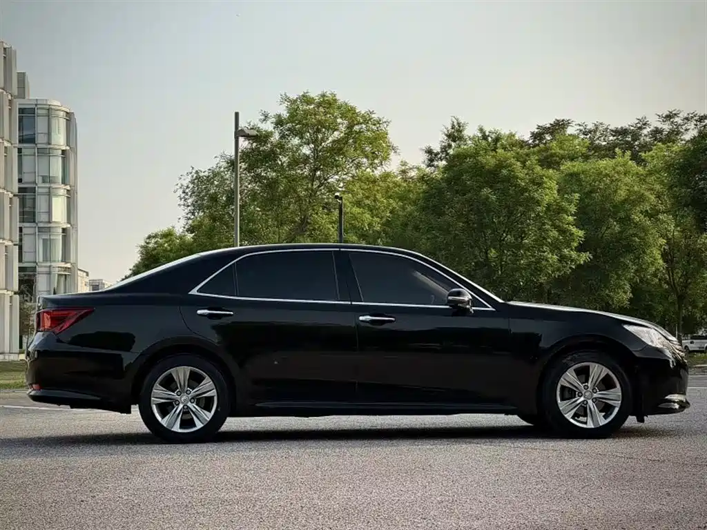 Toyota Crown 2016 — фото 25