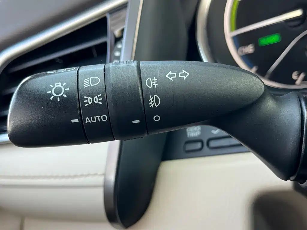 Toyota Camry 2019 — фото 35