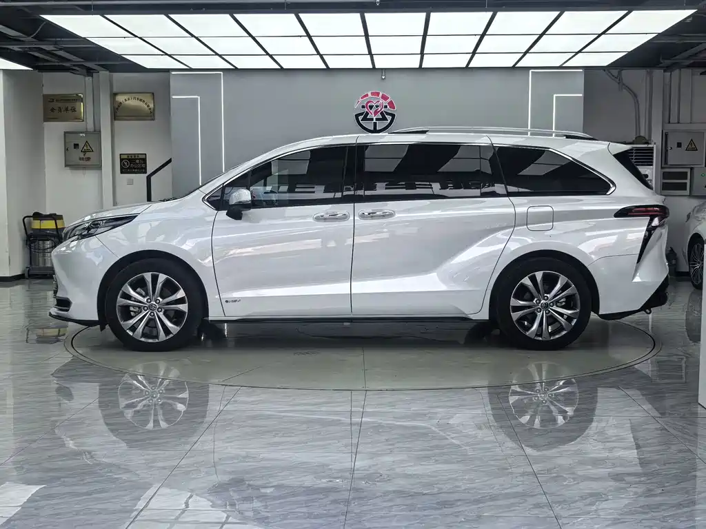 Toyota Sienna 2025 — фото 4