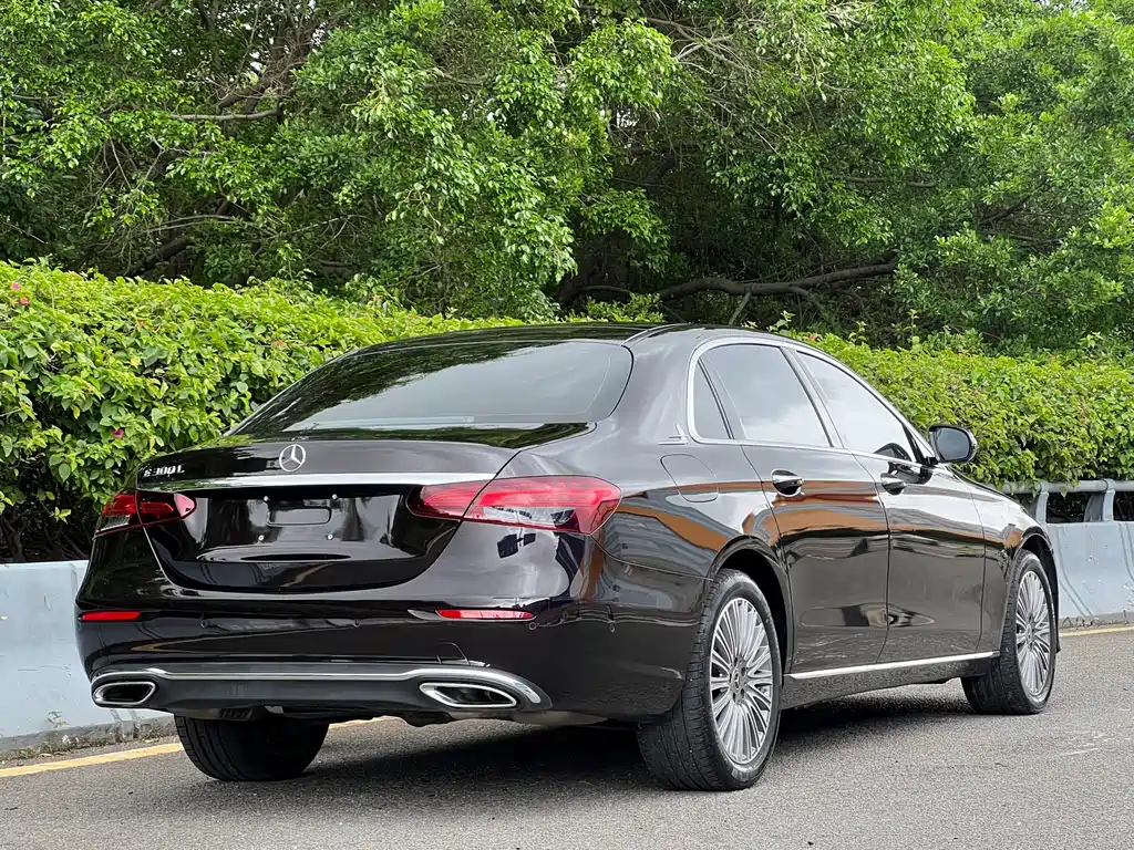 Mercedes-Benz E-Class 2023 — фото 18