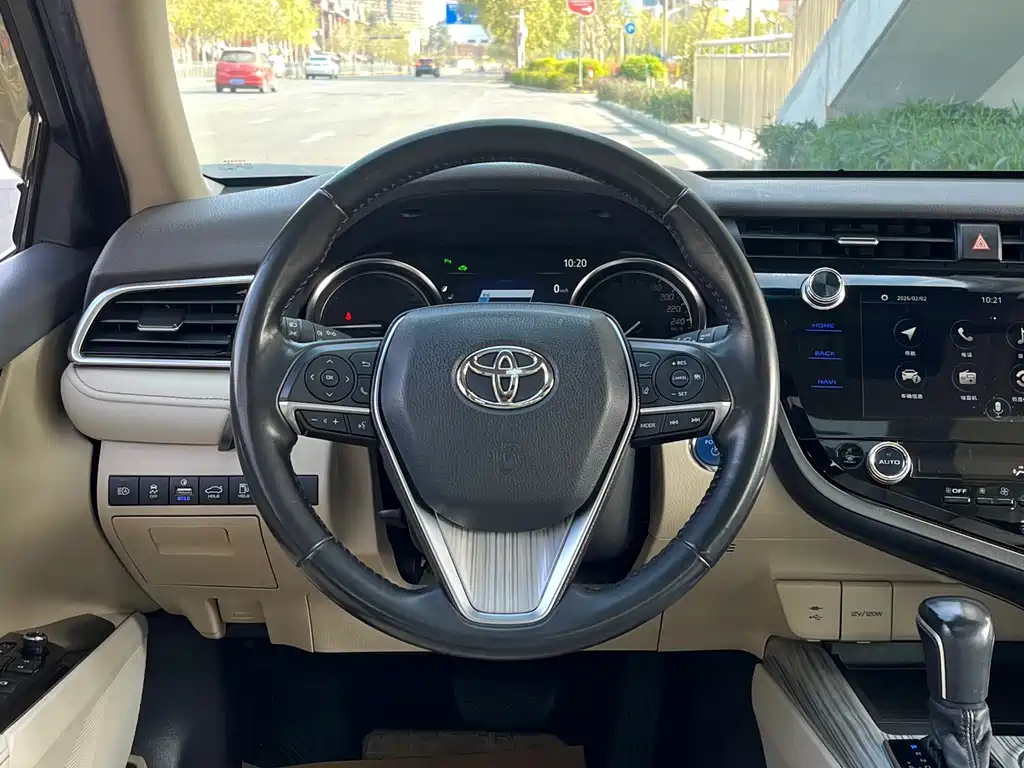 Toyota Camry 2019 — фото 37