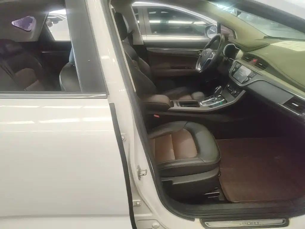 Geely Emgrand GS 2016 — фото 25