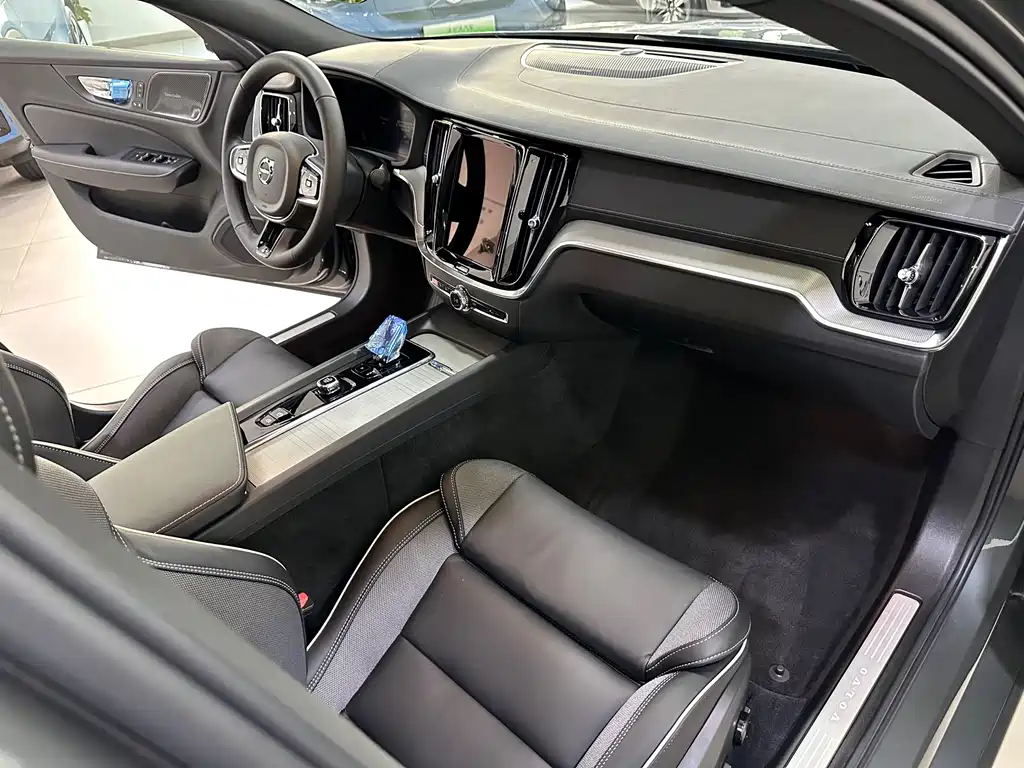 Volvo S60 — фото 15