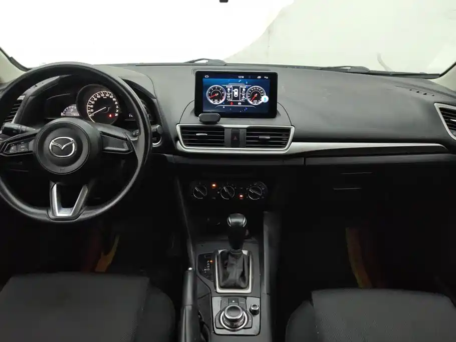 Mazda 3 Axela 2018 — фото 12