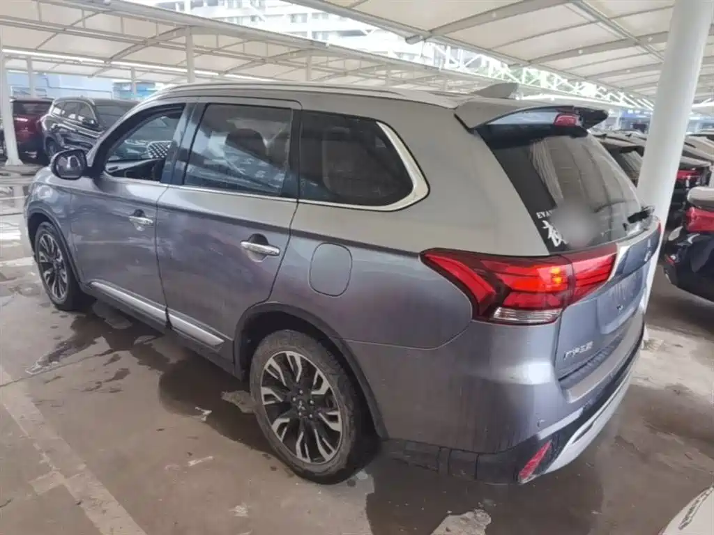 Mitsubishi Outlander 2019 — фото 5