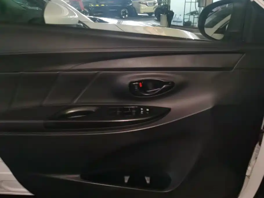 Toyota Yaris L 2021