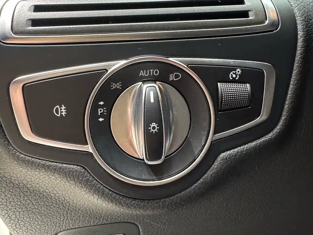 Mercedes-Benz C-Class 2019 — фото 17