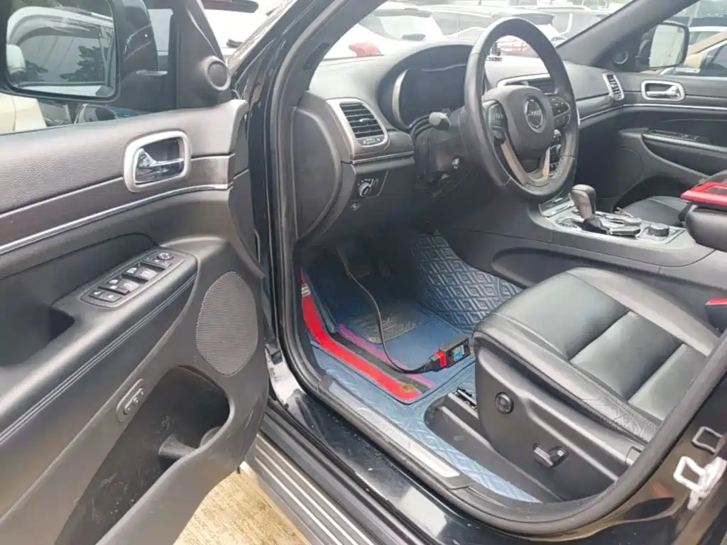Jeep Grand Cherokee 2019 — фото 16