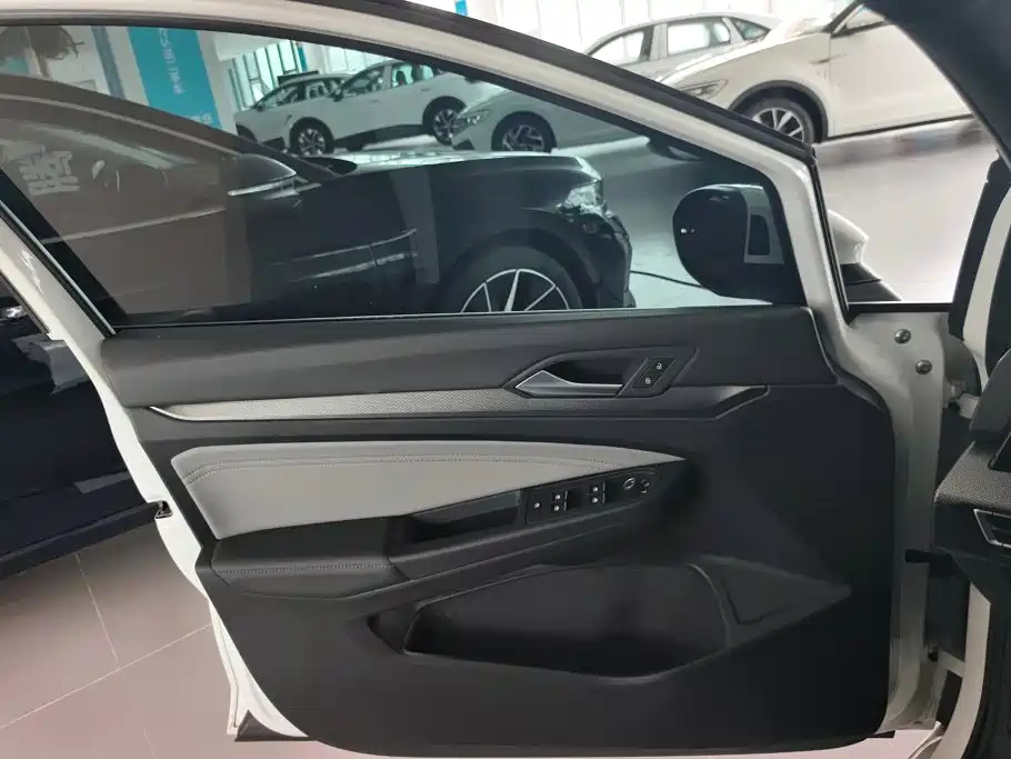 Volkswagen Golf 2024