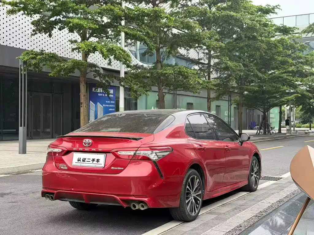 Toyota Camry 2018 — фото 5