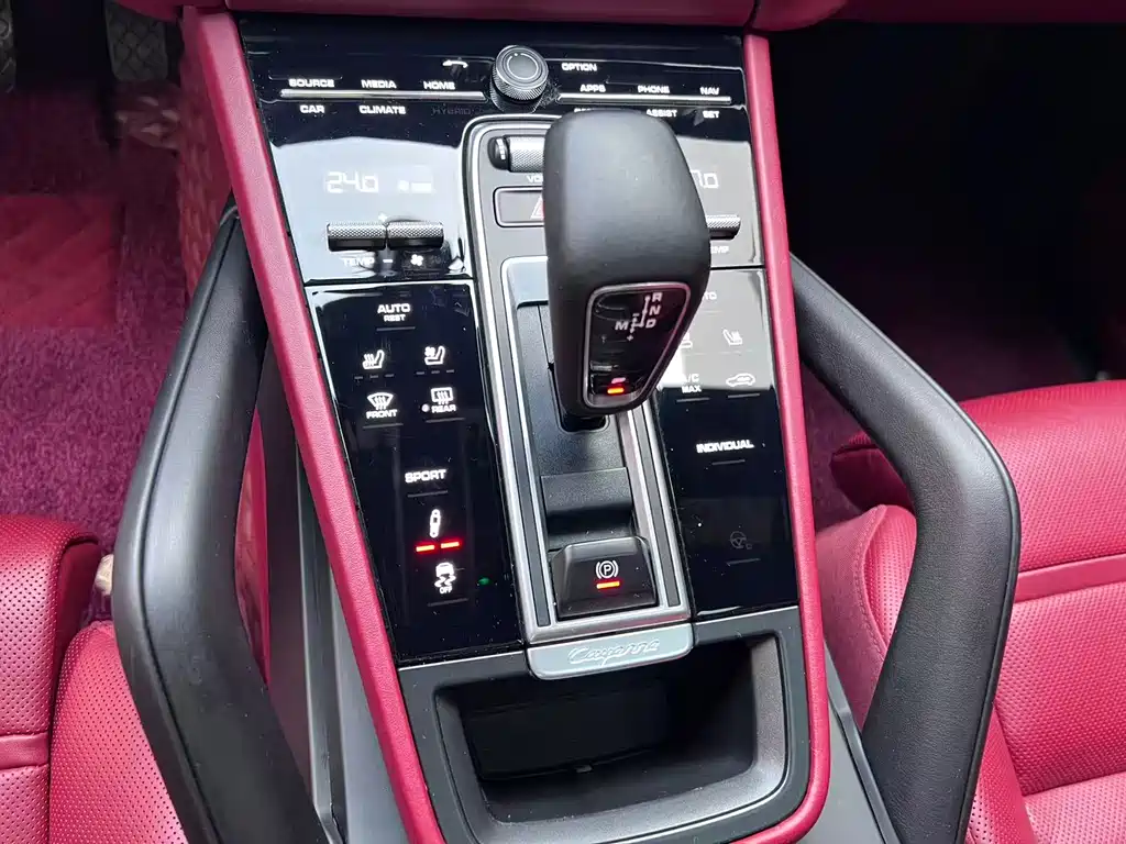 Porsche Cayenne 2021 — фото 17